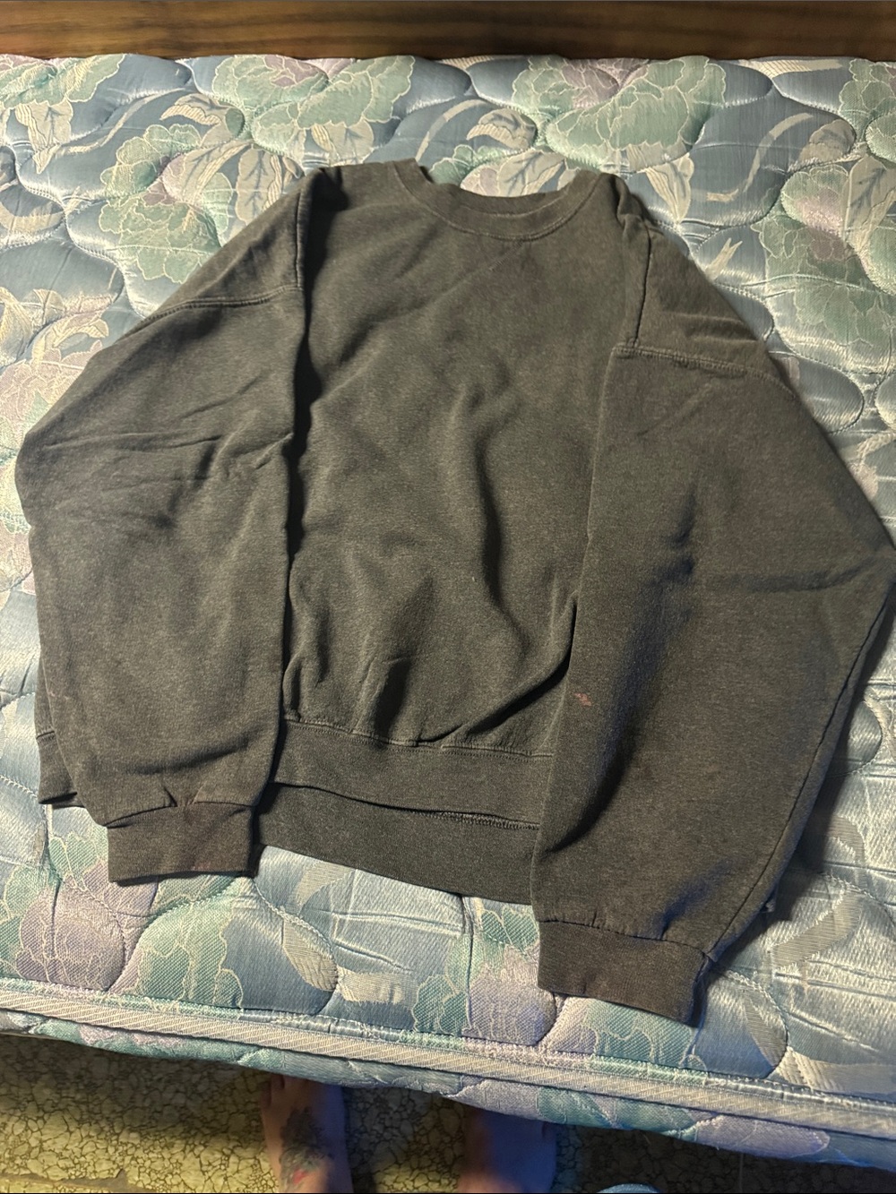Fruit of the Loom Men's Crewneck Sweatshirt in Black